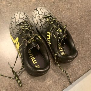Soccer shoes kids size 12